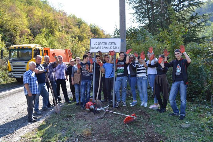 სოფლის შემოსასვლელის დასუფთავება და ბანერების განთავსება